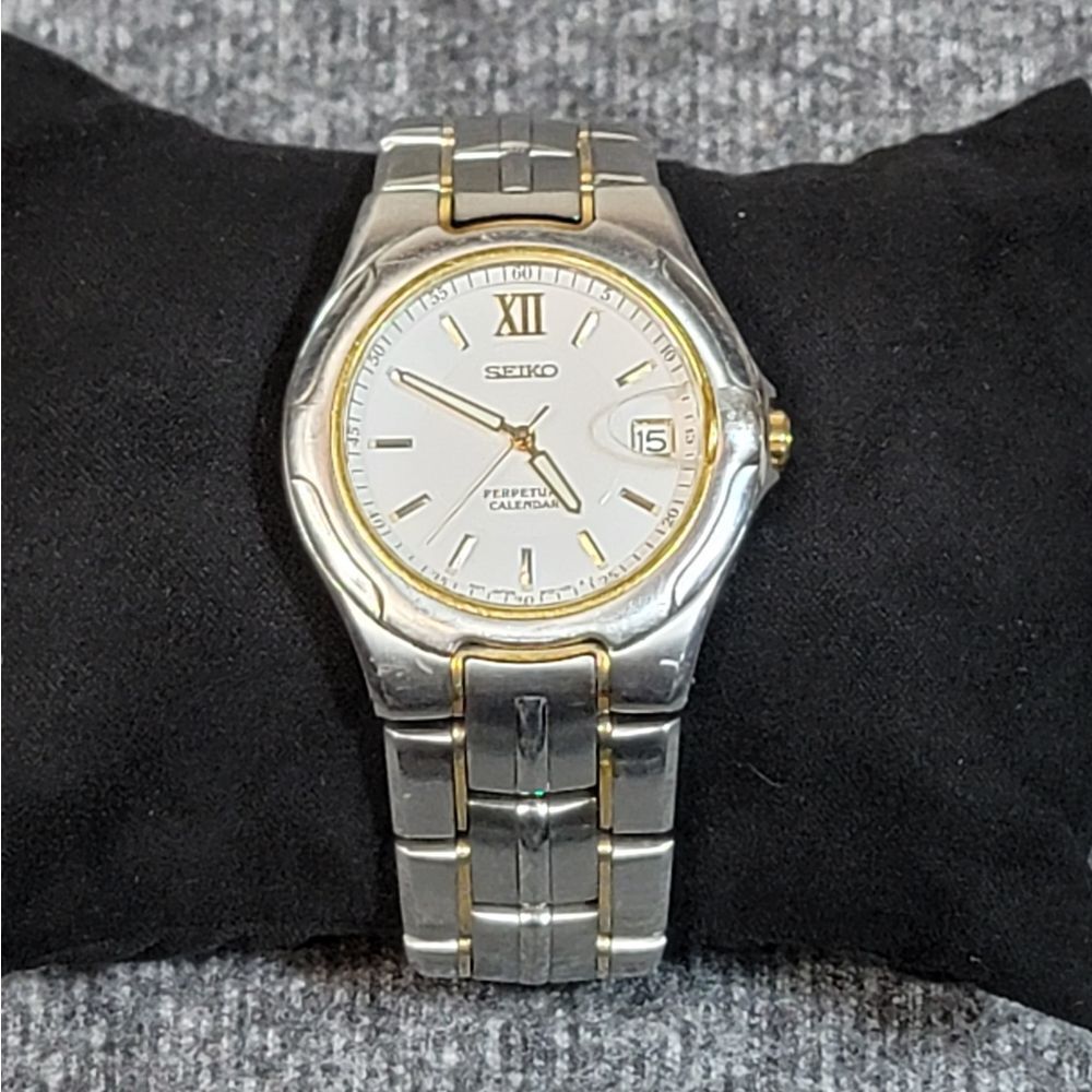 Seiko Perpetual Calendar Stainless Steel 18K Gold Mens Watch 8F32-970J